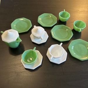 Akro Agate Octagonal Green White Jadeite Child's Tea Cup Saucer 15 Pc Set